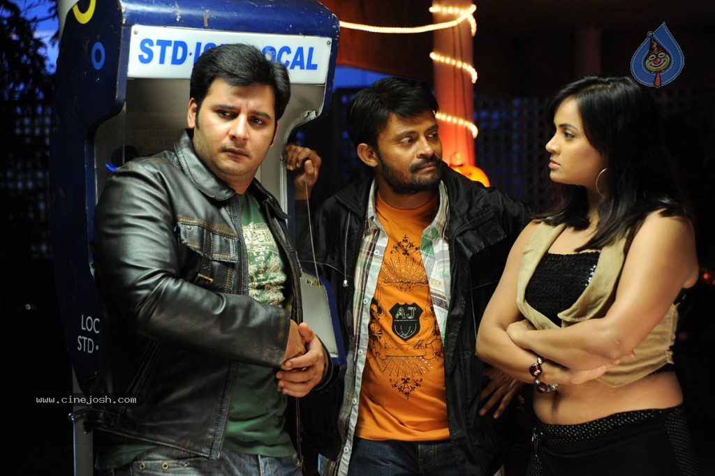 Thirudan Police Tamil Movie Stills - 43 / 45 photos