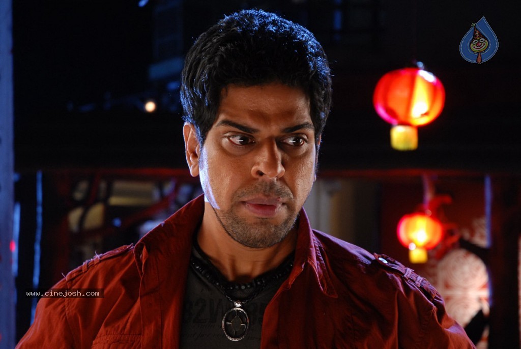 Thirudan Police Tamil Movie Stills - 44 / 45 photos