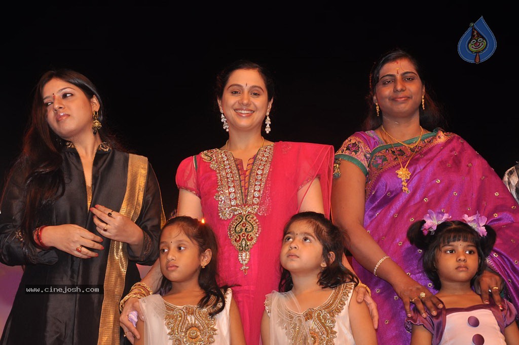 Thirumathi Thamizh Tamil Movie Stills - 26 / 70 photos