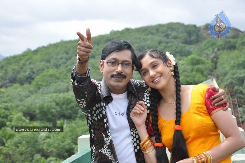 Thirumathi Thamizh Tamil Movie Stills - 41 / 70 photos