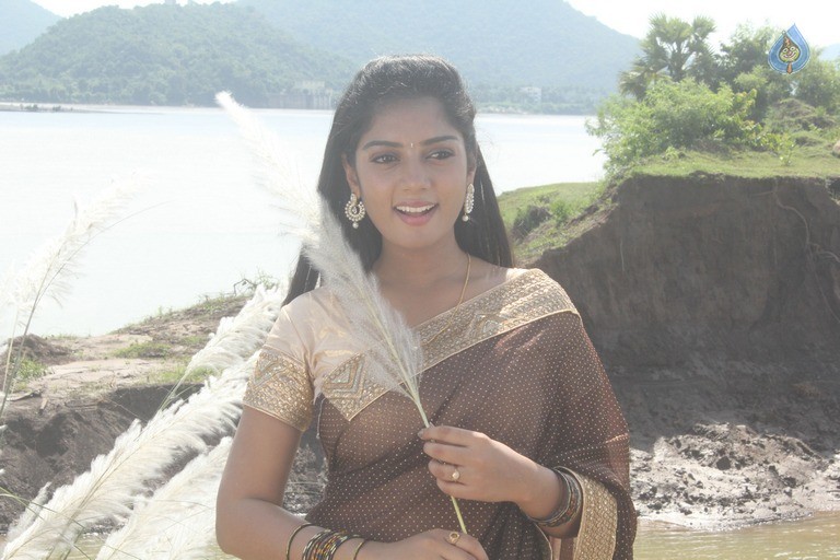 Tholi Parichayam Movie Stills and Poster - 11 / 21 photos