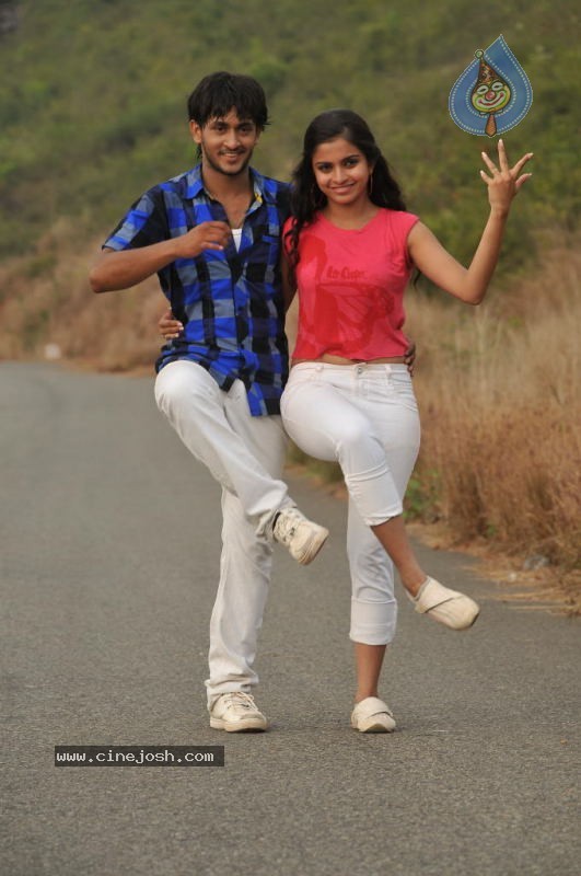 Tholisaariga Movie Stills - 37 / 48 photos