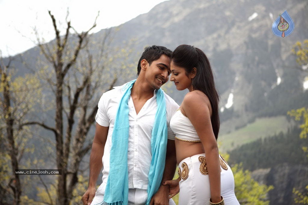 Thulli Ezhunthathu Kadhal Tamil Movie Stills - 22 / 112 photos