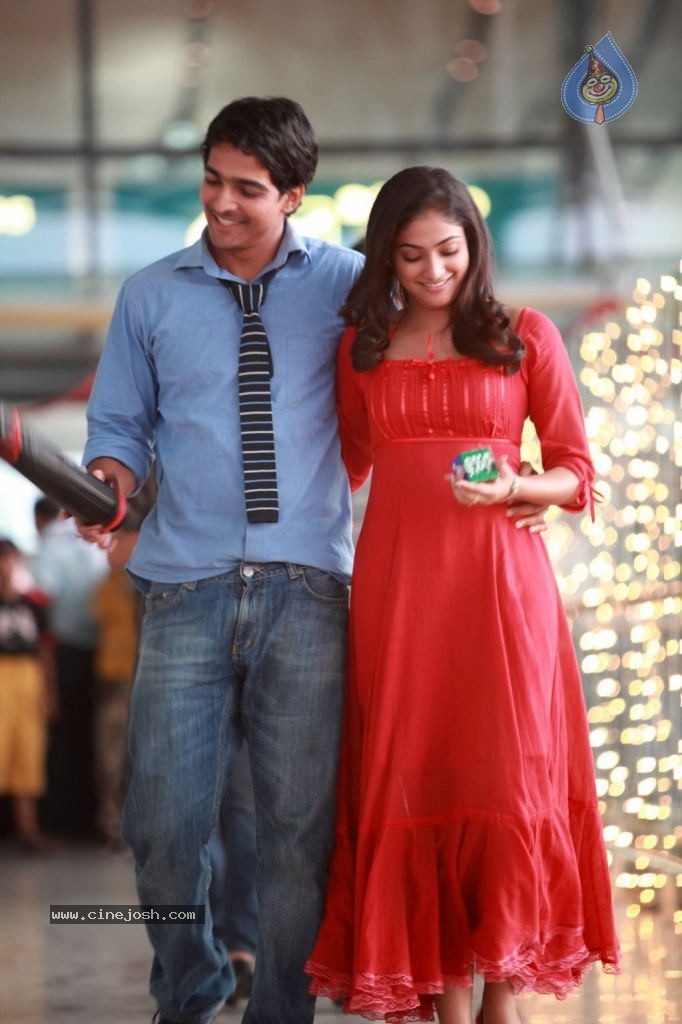 Thulli Ezhunthathu Kadhal Tamil Movie Stills - 25 / 112 photos