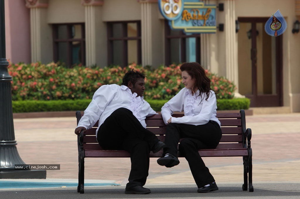 Thulli Ezhunthathu Kadhal Tamil Movie Stills - 58 / 112 photos