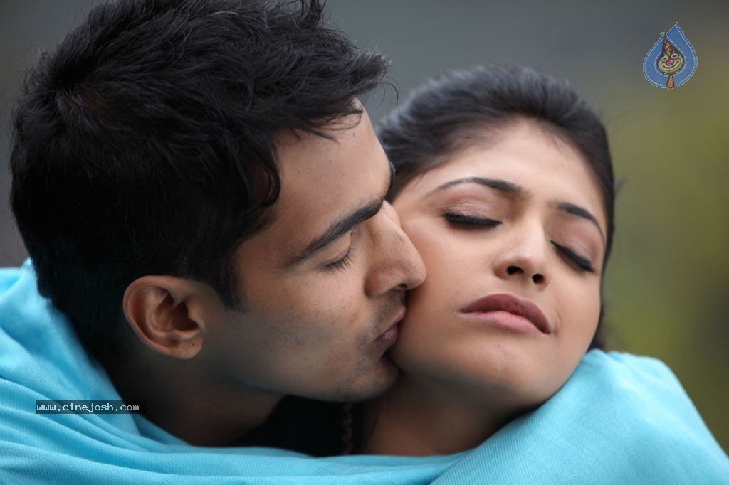 Thulli Ezhunthathu Kadhal Tamil Movie Stills - 88 / 112 photos