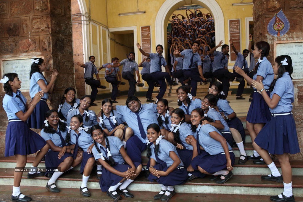 Thulli Ezhunthathu Kadhal Tamil Movie Stills - 96 / 112 photos