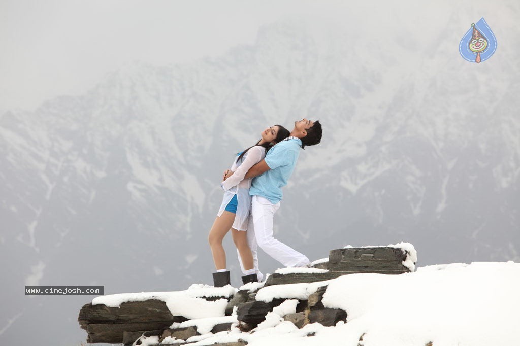 Thulli Ezhunthathu Kadhal Tamil Movie Stills - 99 / 112 photos