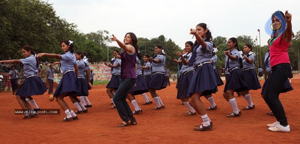 Thulli Ezhunthathu Kadhal Tamil Movie Stills - 107 / 112 photos