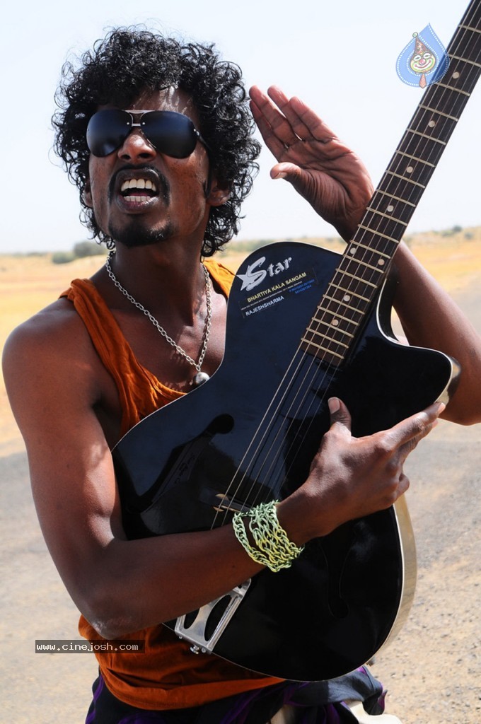 Thulli Vilaiyadu Tamil Movie Hot Stills - 43 / 52 photos