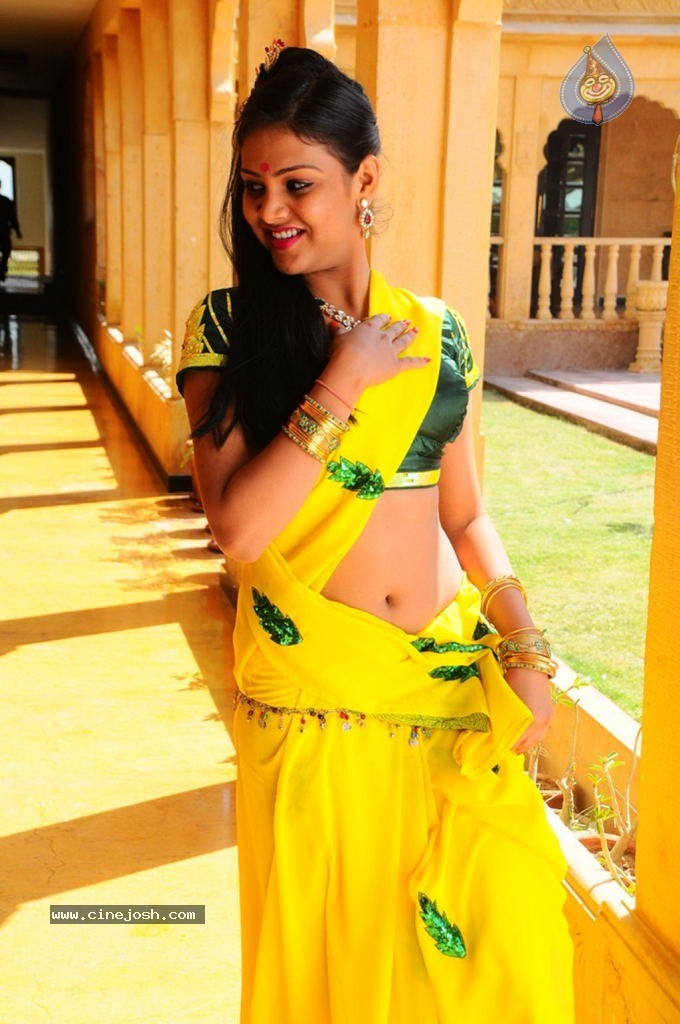 Thulli Vilayadu Tamil Movie Stills - 6 / 37 photos