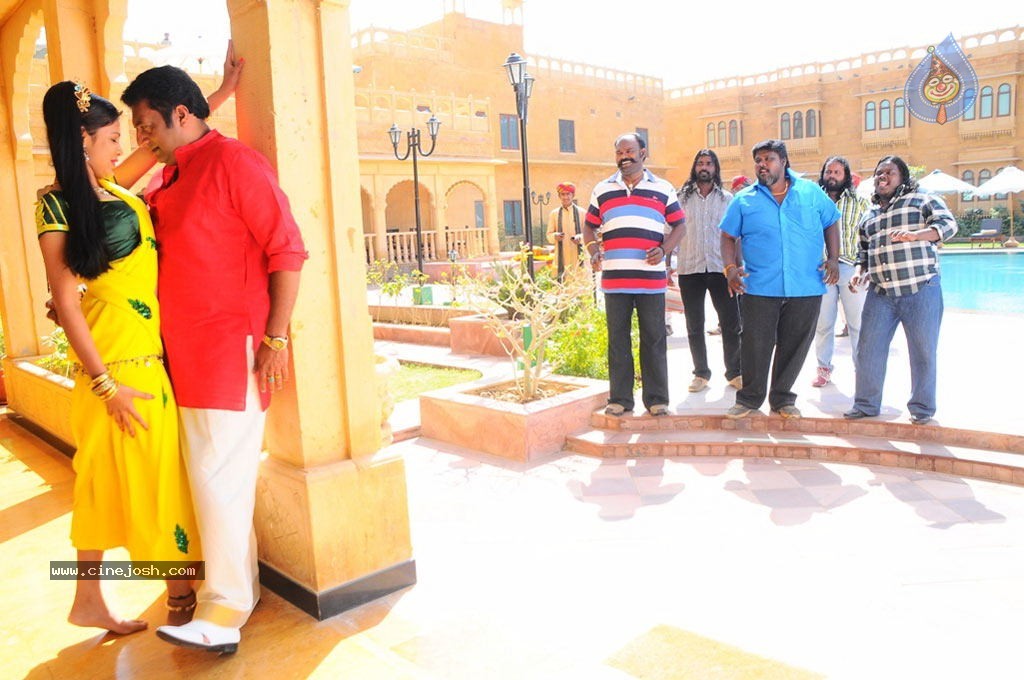 Thulli Vilayadu Tamil Movie Stills - 8 / 37 photos