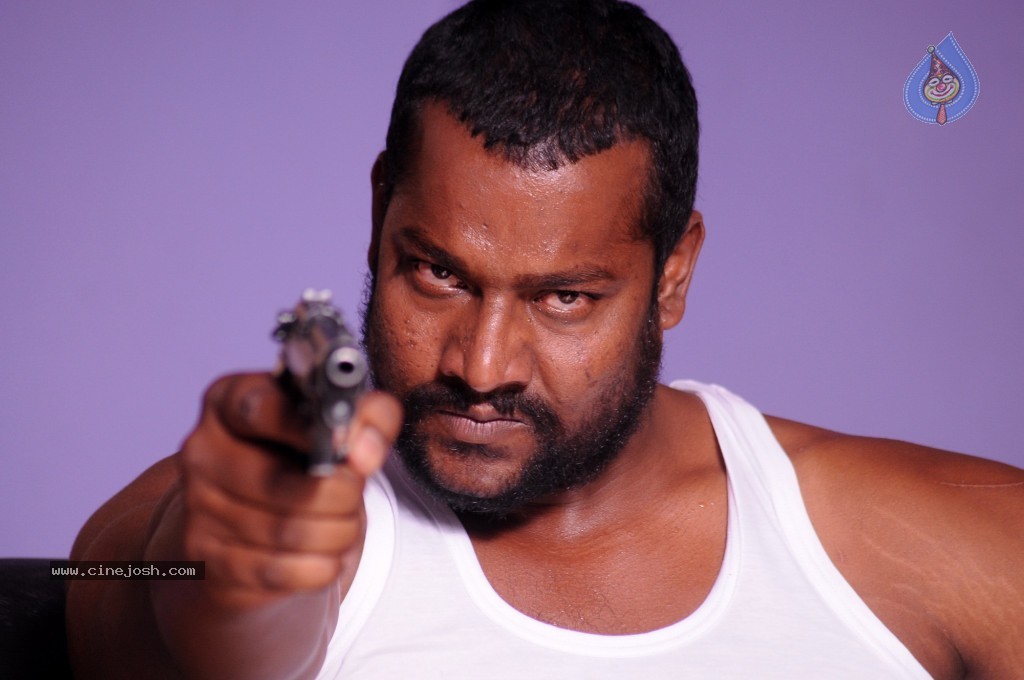 Tikka Movie New Stills - 26 / 89 photos