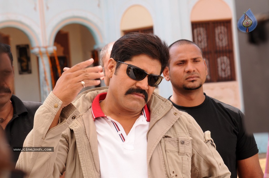 Tikka Movie New Stills - 54 / 89 photos