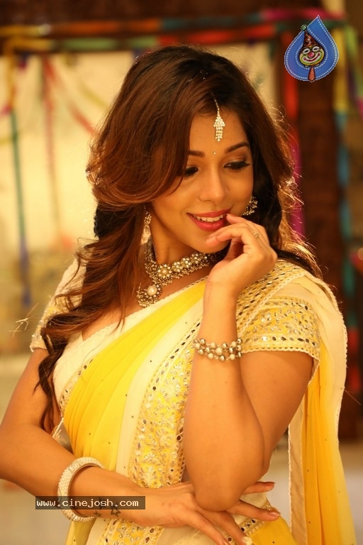 Two Friends Movie Stills - 20 / 42 photos