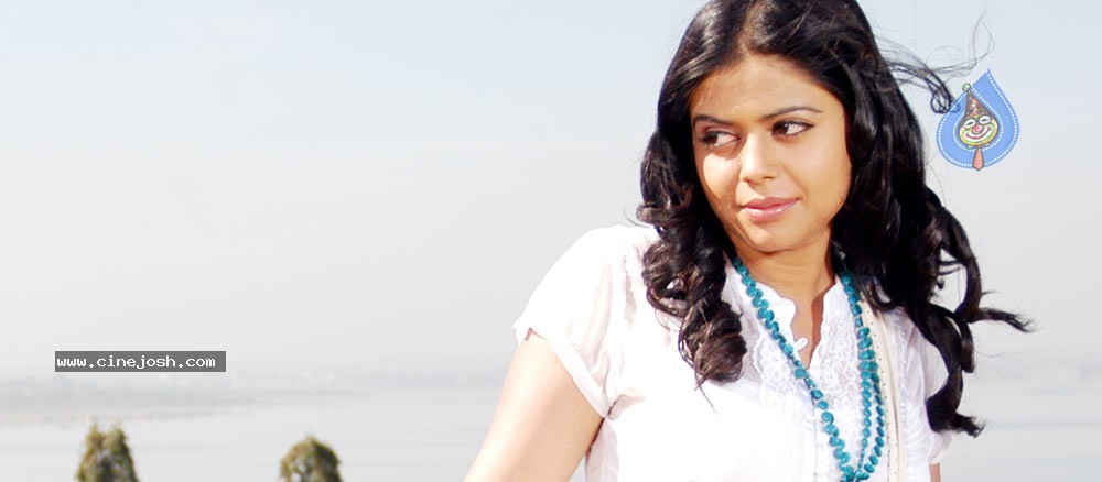 U and I Movie - Rohan, Aditi Stills - 22 / 119 photos