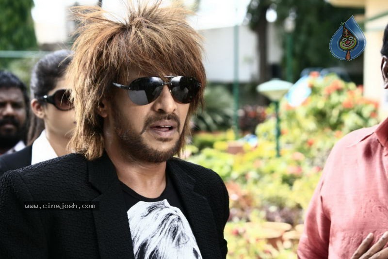 Upendra Super Movie Stills - 54 / 93 photos