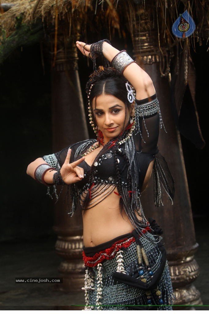 Urumi Movie New Stills - 22 / 56 photos