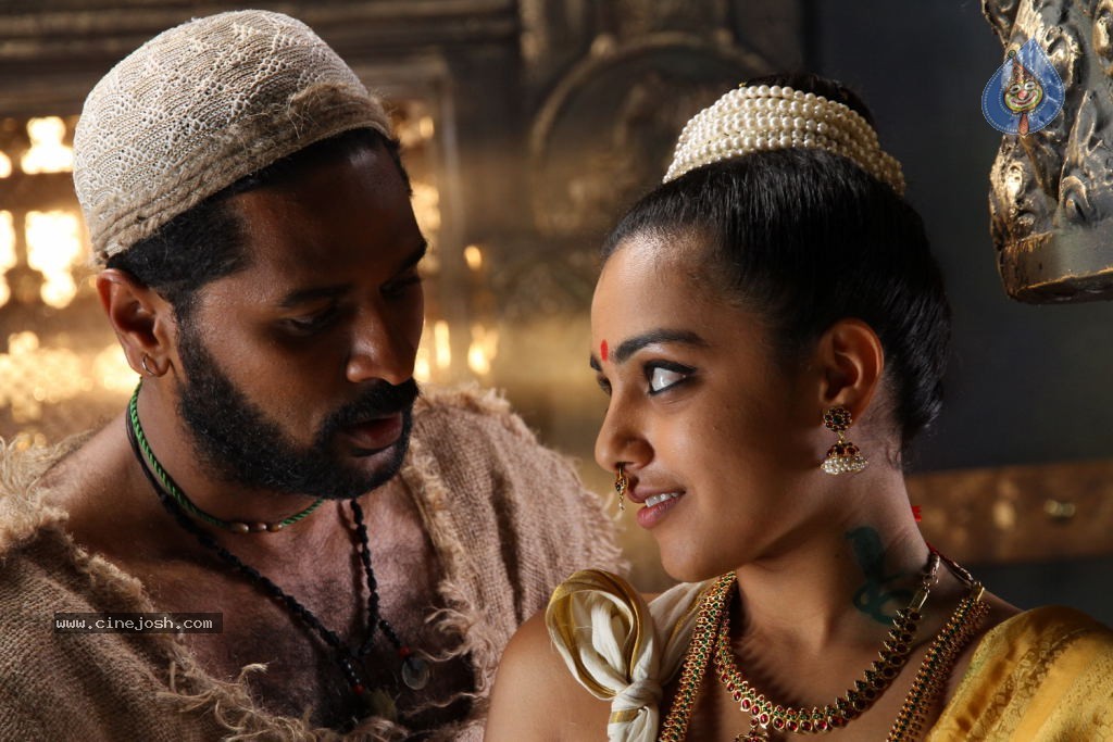 Urumi Movie New Stills - 39 / 56 photos