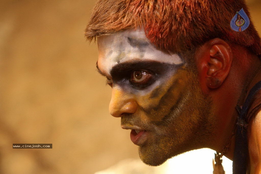 Urumi Tamil Movie Stills - 14 / 21 photos