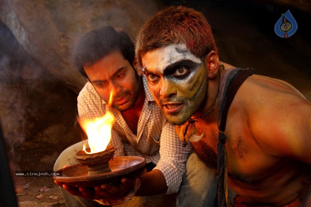 Urumi Tamil Movie Stills - 20 / 21 photos