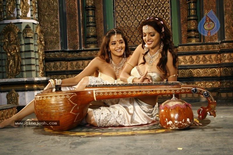 Utsavam movie spicy stills - 21 / 28 photos