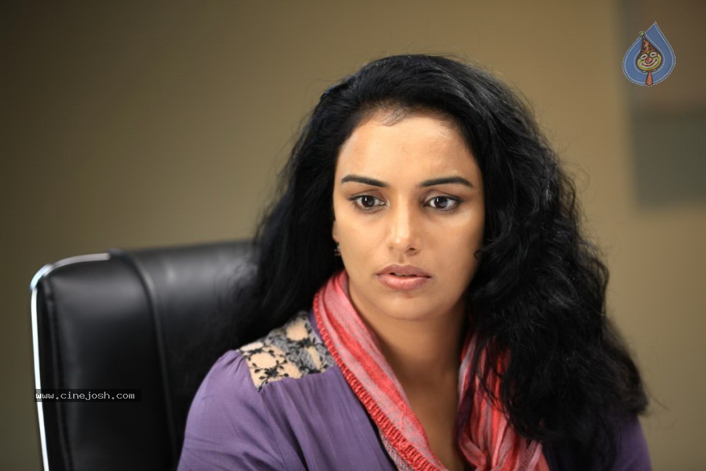 Uyirin Osai Tamil Movie Stills - 25 / 90 photos