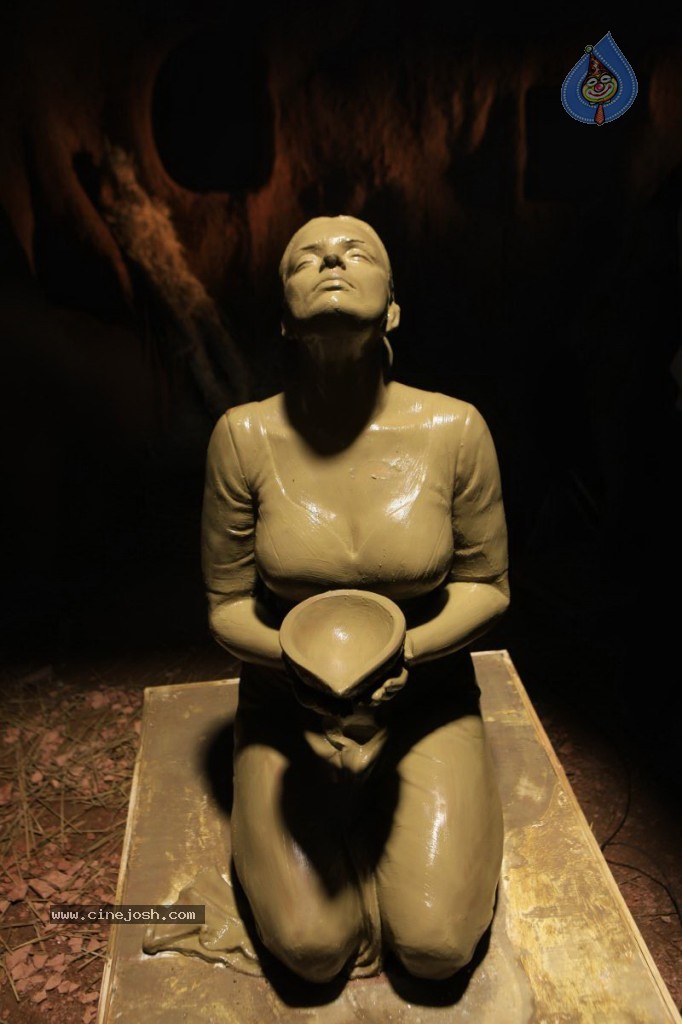 Uyirin Osai Tamil Movie Stills - 52 / 90 photos