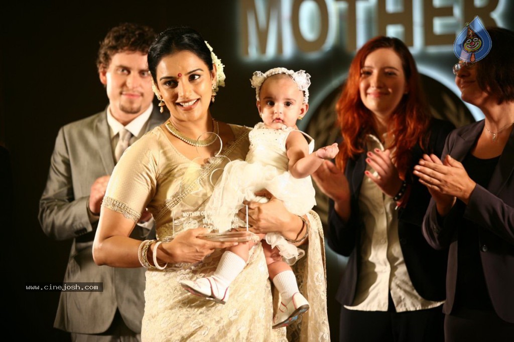 Uyirin Osai Tamil Movie Stills - 63 / 90 photos