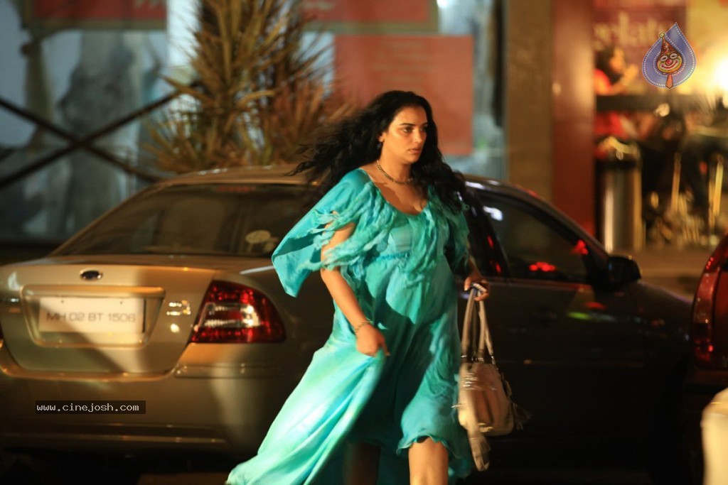 Uyirin Osai Tamil Movie Stills - 64 / 90 photos