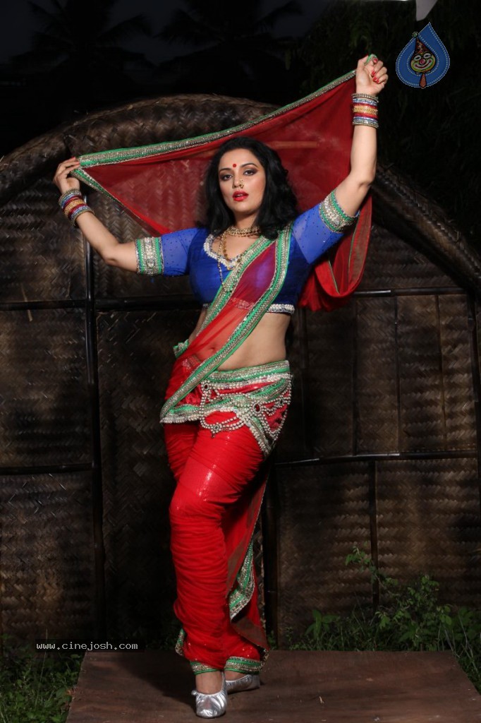 Uyirin Osai Tamil Movie Stills - 65 / 90 photos