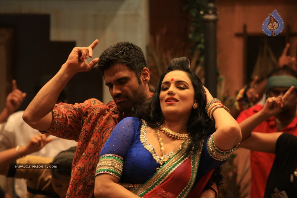 Uyirin Osai Tamil Movie Stills - 68 / 90 photos