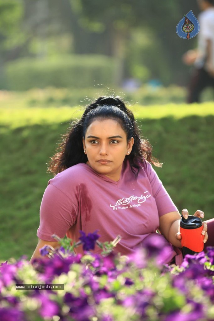 Uyirin Osai Tamil Movie Stills - 69 / 90 photos