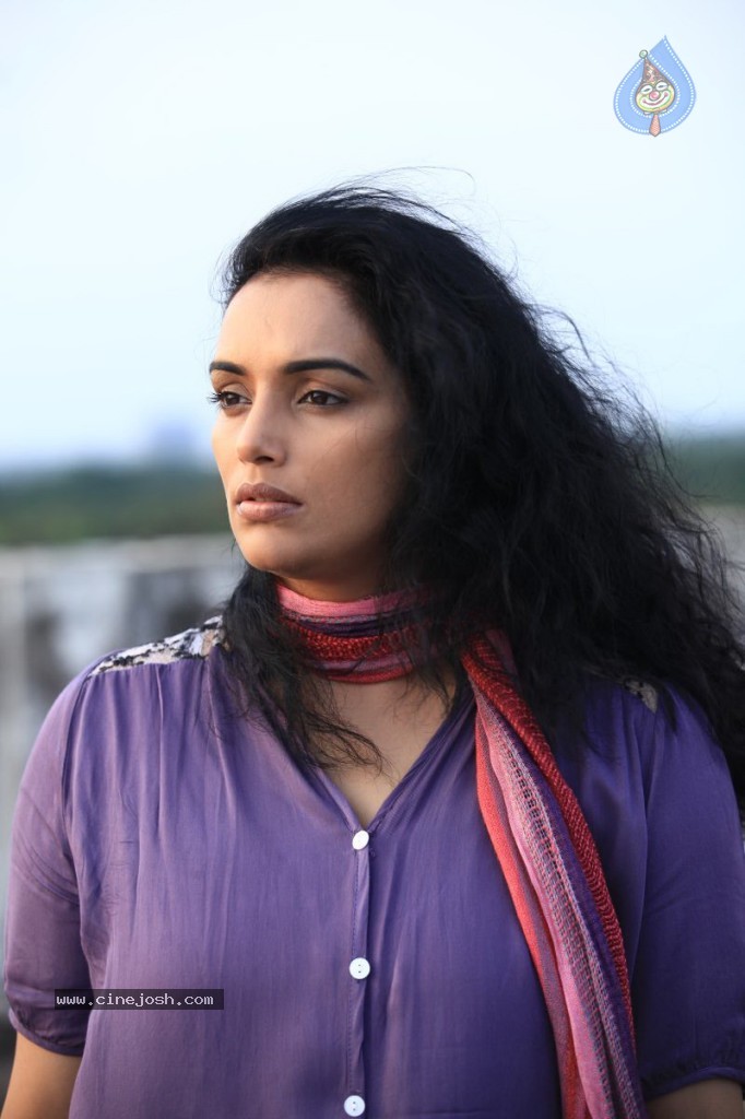 Uyirin Osai Tamil Movie Stills - 85 / 90 photos