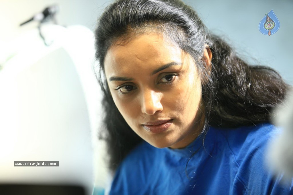 Uyirin Osai Tamil Movie Stills - 87 / 90 photos