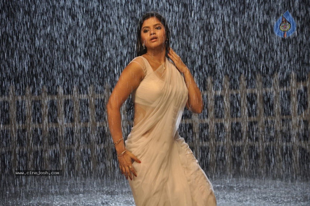 Uyirukku Uyiraga Tamil Movie Stills - 45 / 62 photos