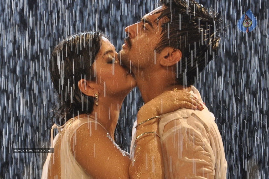 Uyirukku Uyiraga Tamil Movie Stills - 48 / 62 photos