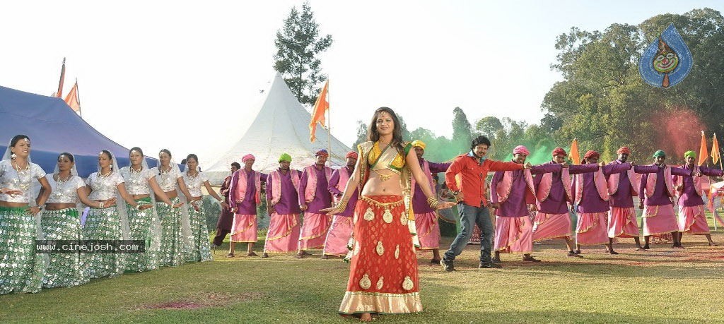 Uyirukku Uyiraga Tamil Movie Stills - 54 / 62 photos