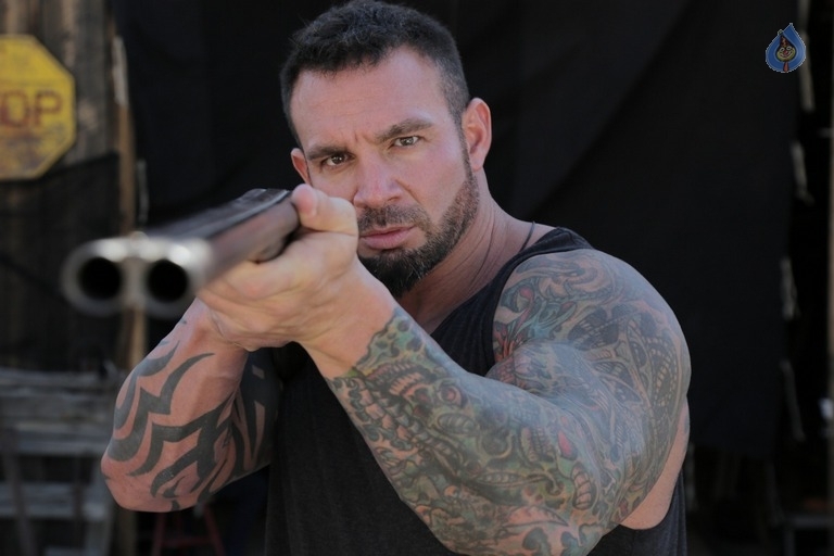 Vaadu Osthadu Movie Stills - 12 / 21 photos