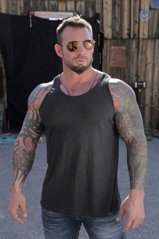 Vaadu Osthadu Movie Stills - 13 / 21 photos