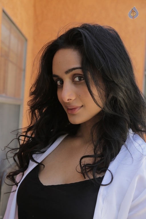 Vaadu Osthadu Movie Stills - 17 / 21 photos