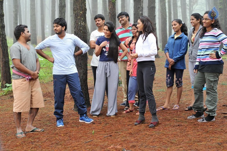 Vaanavillu Movie New Photos - 5 / 13 photos