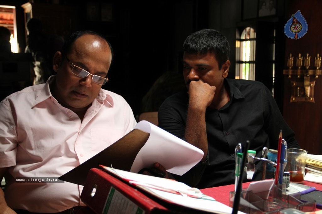 Vaarayo Vennilave Tamil Movie Stills - 1 / 57 photos