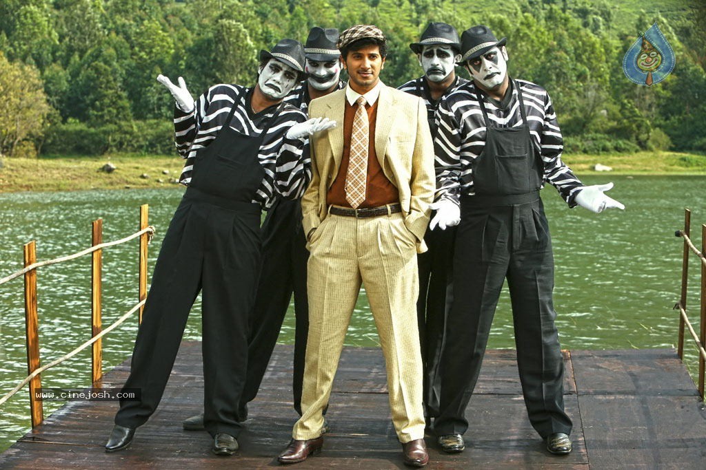 Vaayai Moodi Pesavum Tamil Movie Stills - 44 / 112 photos