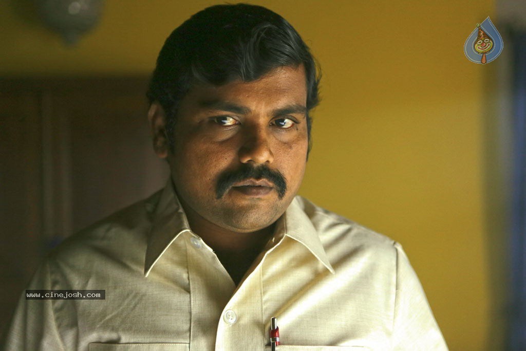 Vaayai Moodi Pesavum Tamil Movie Stills - 52 / 112 photos