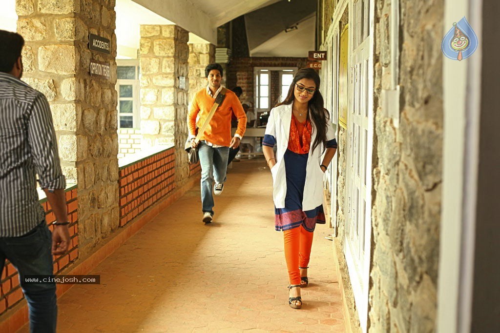 Vaayai Moodi Pesavum Tamil Movie Stills - 62 / 112 photos