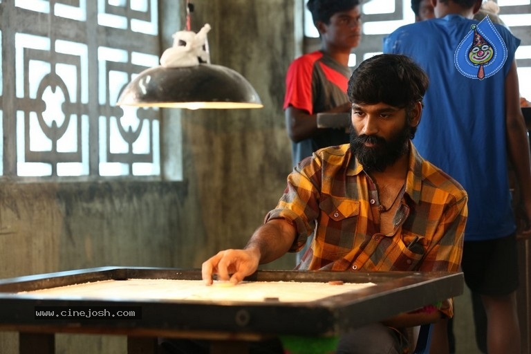 Vada Chennai Movie Stills - 11 / 21 photos