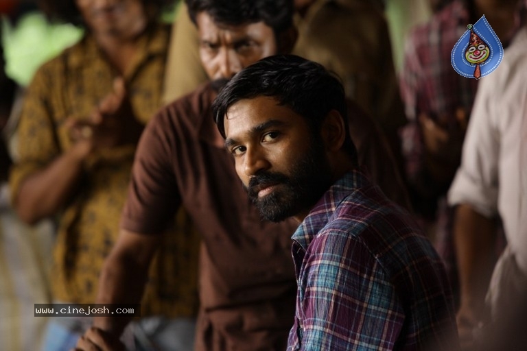 Vada Chennai Movie Stills - 16 / 21 photos