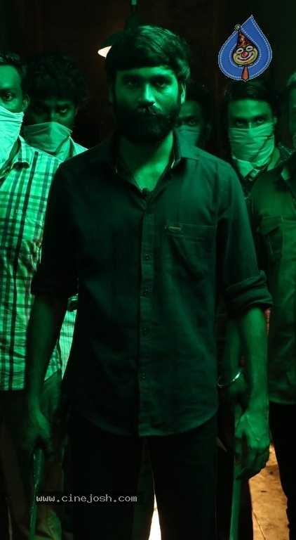 Vada Chennai Movie Stills - 18 / 21 photos