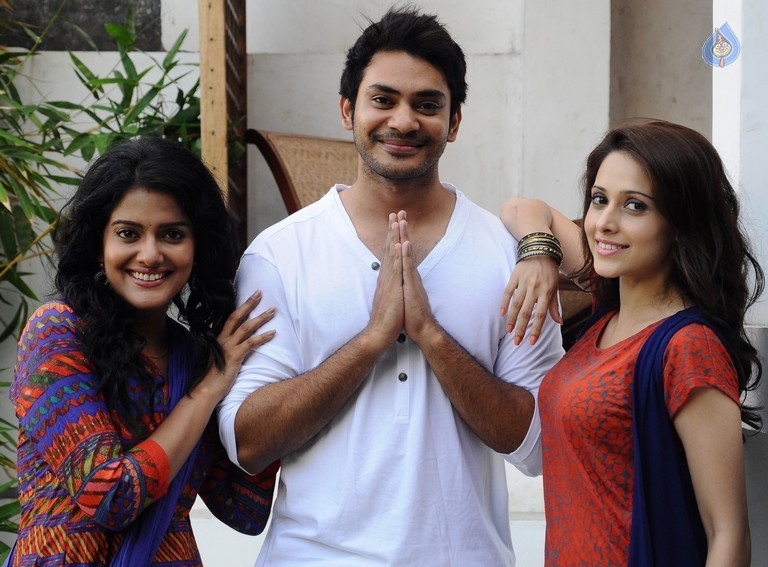 Valeba Raja Tamil Film Photos - 9 / 18 photos